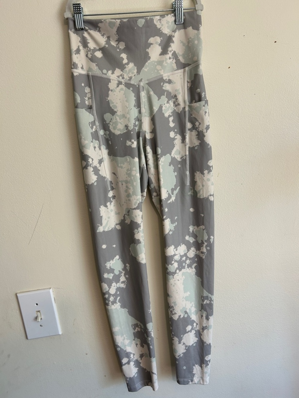 The North Face Women's Camouflage-Print High-Rise Leggings in Gray and Green